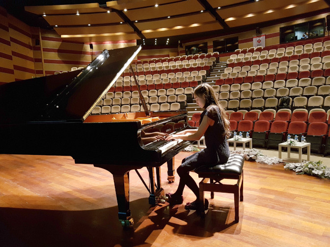 Duru Aydın (Piyano)