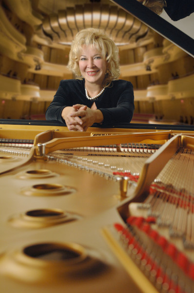 Gülsin Onay (Piyano)