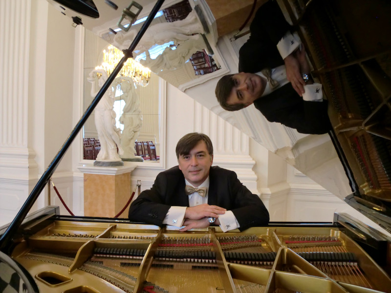 Metin Ülkü (Piyano)