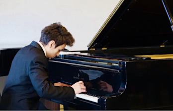 Tuna Tüney (Piyano)