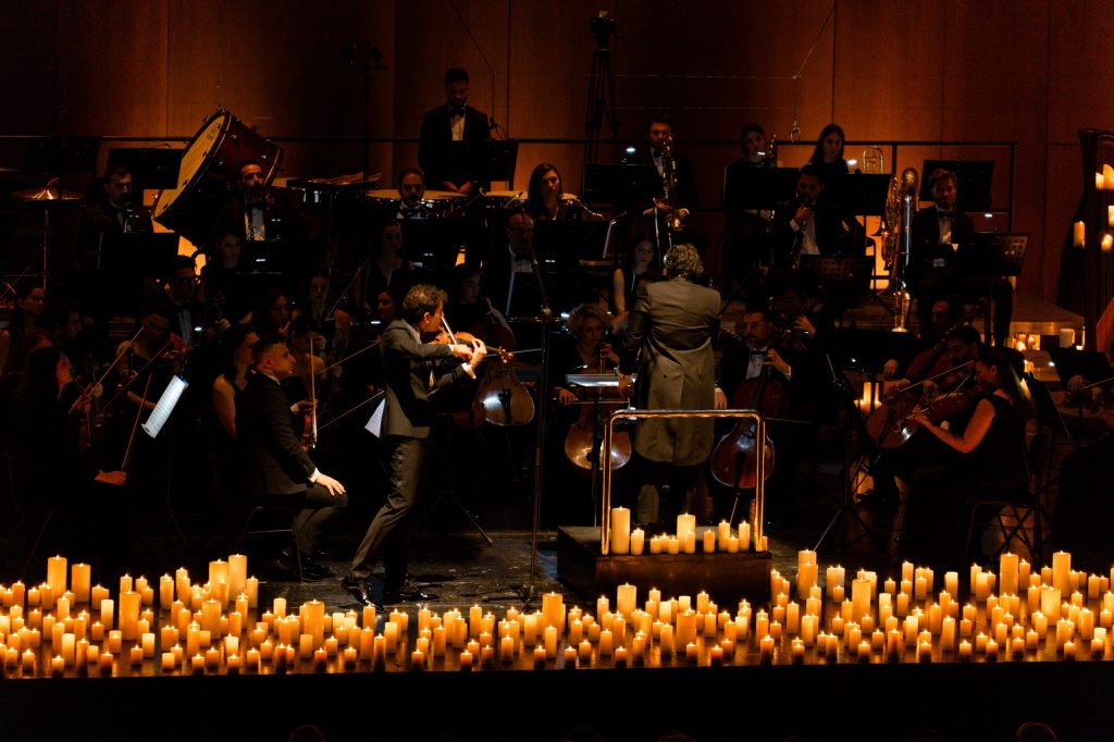 Mum Işığında Senfonik Gala Sibelius & Şehrazad 14 Nisan tarihinde Atatürk Kültür Merkezi'nde gerçekleşti